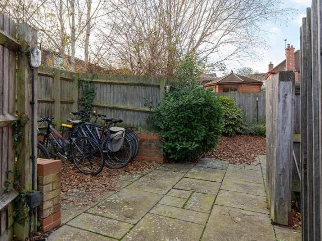 Flat for sale in Dromore, Oxfordshire