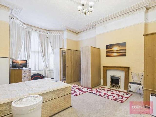 Flat for sale in South Cliff, Kepwick