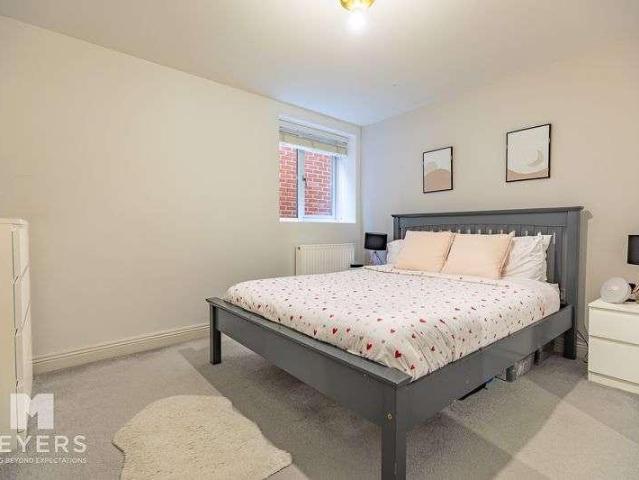 Flat for sale in Talbot Village, Bournemouth