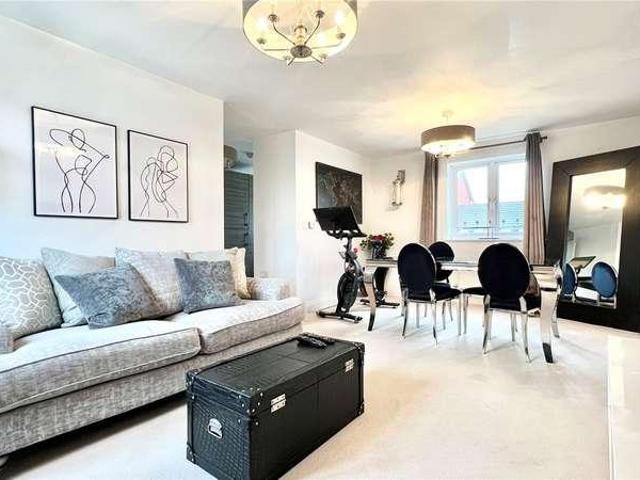 Flat for sale in Shinfield, Spencers Wood