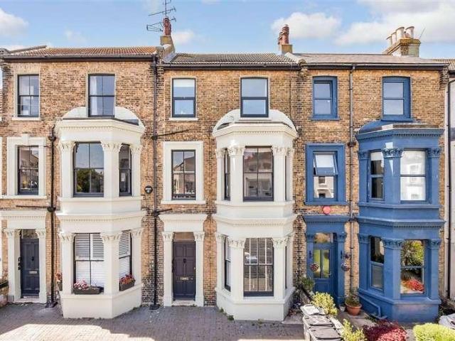 Flat for sale in Cliftonville West, Acol