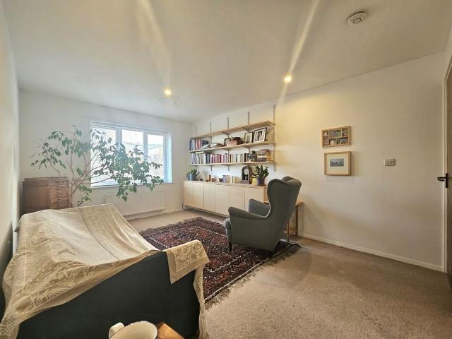 Flat for sale in Charlton, Greater London