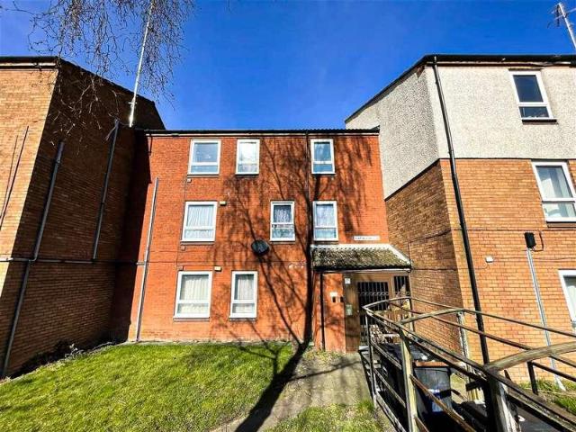 Flat for sale in Knighton Fields, Leicester