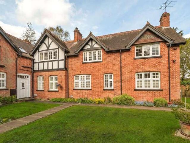 Flat for sale in Windsor, Spital