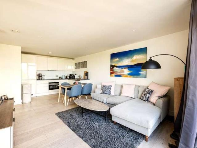 Flat for sale in Royal Borough of Kensington and Chelsea, Greater London