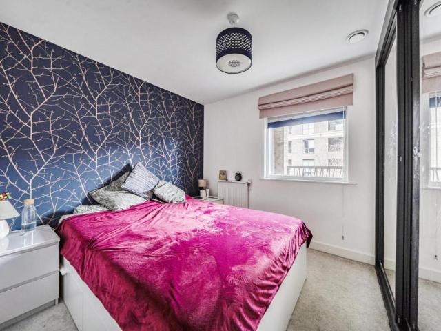 Flat for sale in London Borough of Lewisham, Ladywell