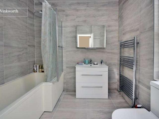 Flat for sale in Carshalton Beeches, Greater London
