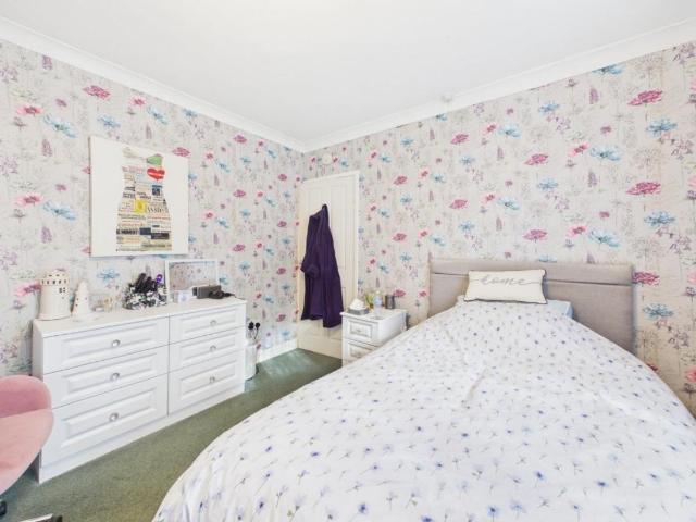 Flat for sale in Wrose, West Yorkshire