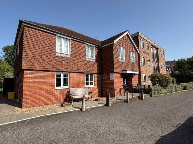 Flat for sale in Horsham, West Sussex