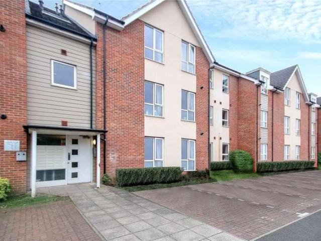Flat for sale in Row Town, Surrey