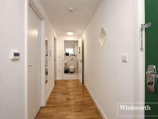 Flat for sale in Borehamwood, Hertsmere