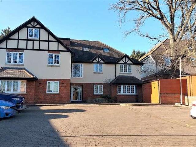 Flat for sale in Ickenham, Greater London