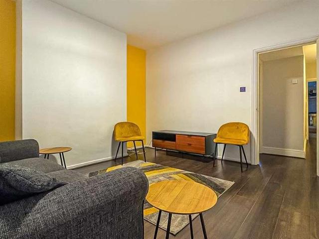 Flat for sale in Plasnewydd, Falcon Lodge