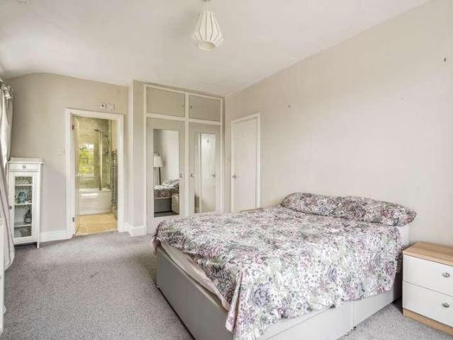 Flat for sale in The Slade, Oxfordshire