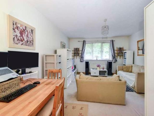Flat for sale in Hertsmere Meriden, Hertfordshire