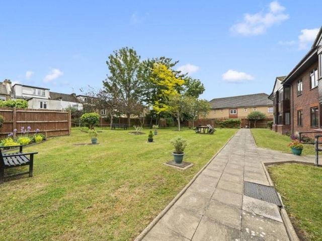 Flat for sale in London Borough of Croydon, Greater London