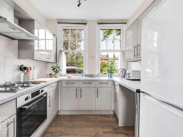Flat for sale in London Borough of Ealing, Greater London