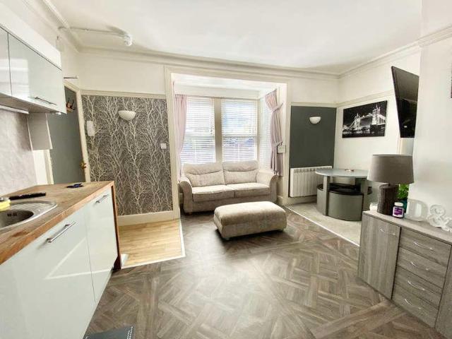 Flat for sale in Tricketts Cross, Ferndown