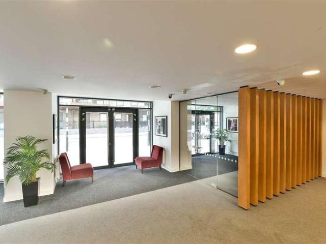 Flat for sale in London Borough of Croydon, Selhurst
