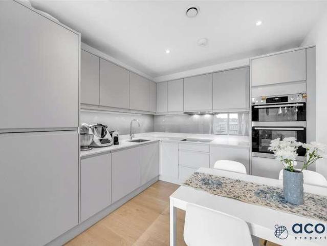 Flat for sale in Kingsbury, Greater London