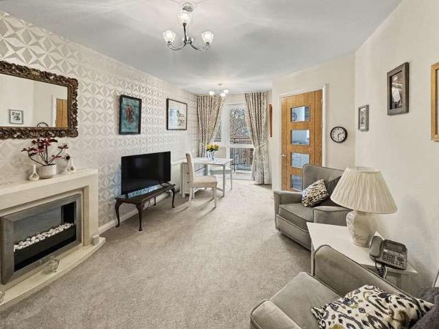 Flat for sale in Heaton Park, Bury