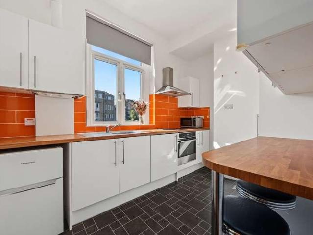 Flat for sale in Finsbury Park, Greater London