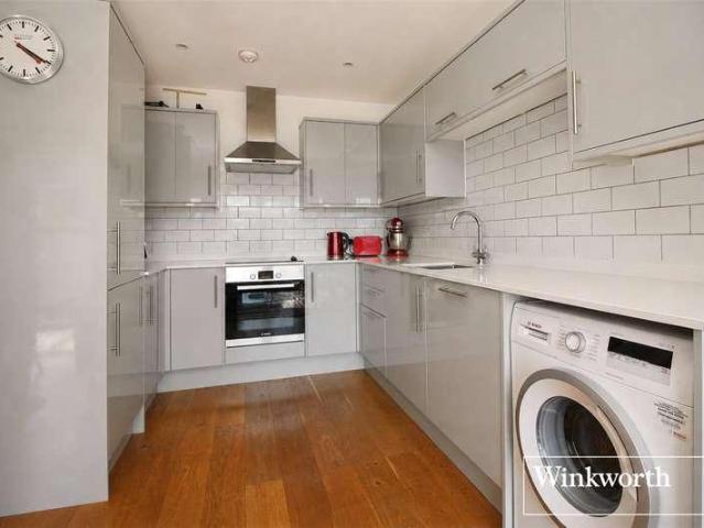 Flat for sale in Elstree and Borehamwood, Borehamwood