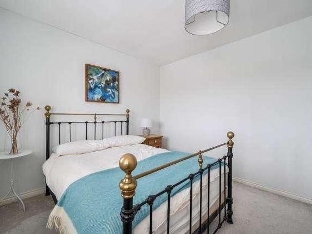 Flat for sale in Hart, Hampshire