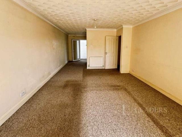Flat for sale in Dale Hill, Essex