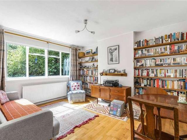 Flat for sale in Crouch End, Greater London