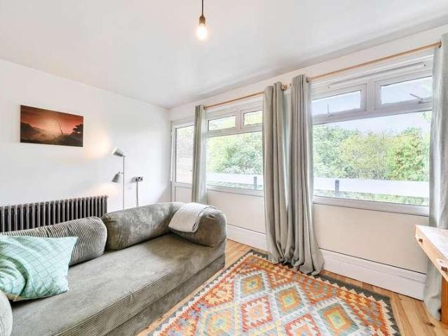 Flat for sale in London Borough of Southwark, Greater London