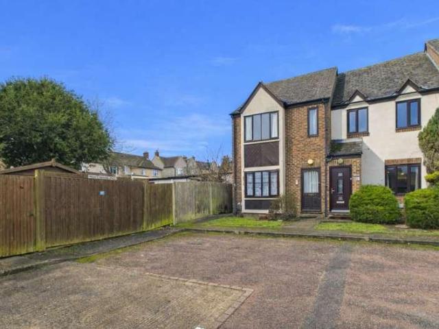 Flat for sale in King's Walden, Hertfordshire