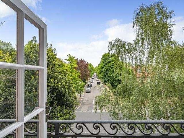 Flat for sale in St. John's Wood, Greater London