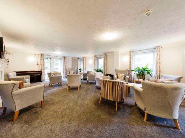 Flat for sale in Croydon, Addiscombe