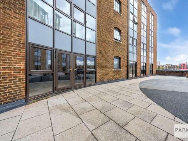 Flat for sale in Tower Liberty, Wapping