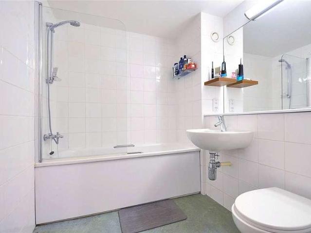 Flat for sale in Reading