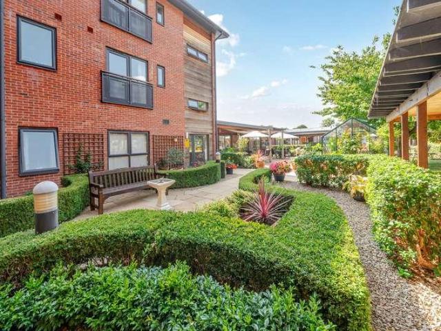Flat for sale in Tewkesbury, Pamington