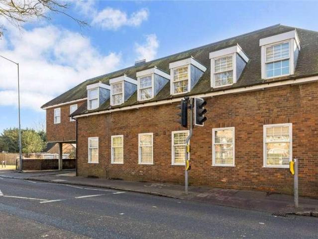 Flat for sale in Lunnon, Buckinghamshire