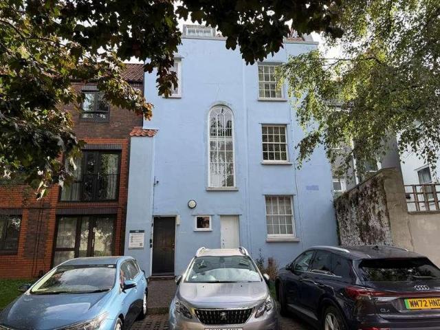 Flat for sale in Cumberland Basin, Bristol