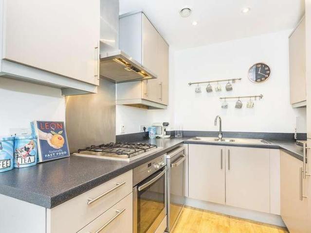Flat for sale in E7, London