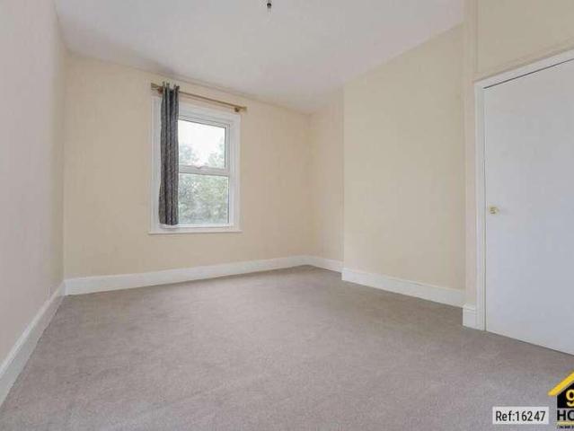 Flat for sale in London Borough of Croydon, Greater London