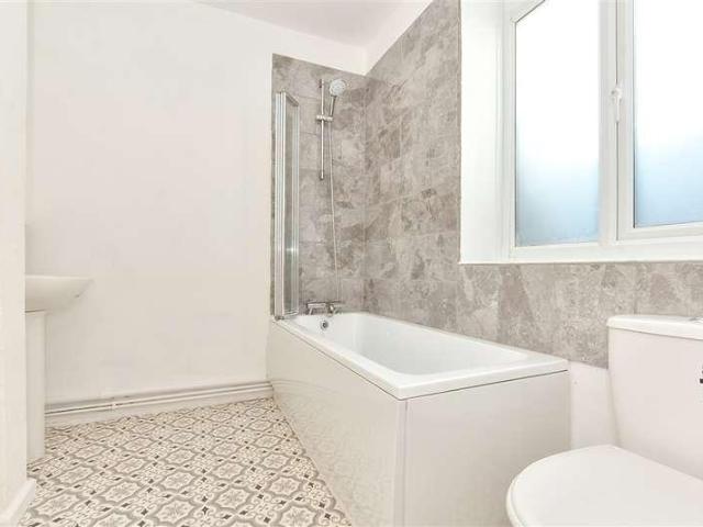 Flat for sale in Ash, Kent