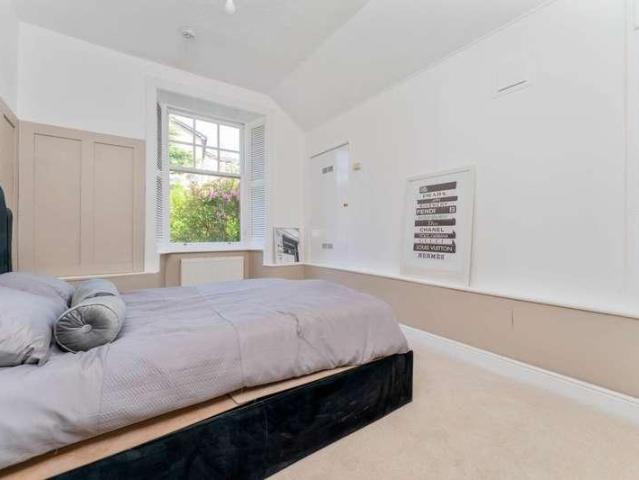 Flat for sale in Kilmacolm, Scotland