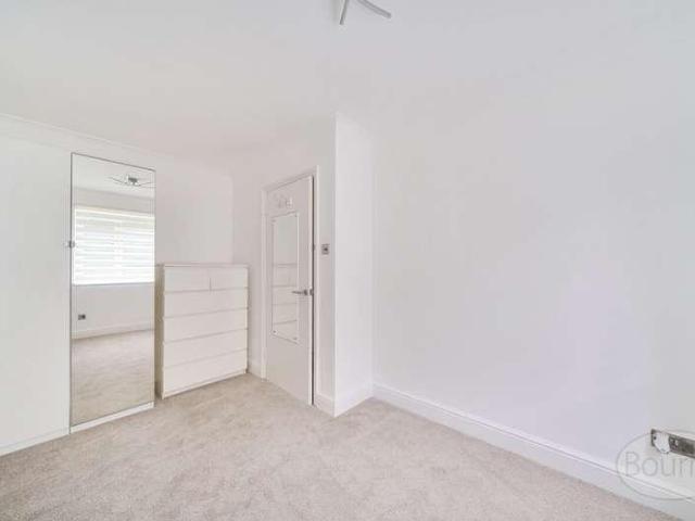 Flat for sale in Lower Green Esher, Blackhills