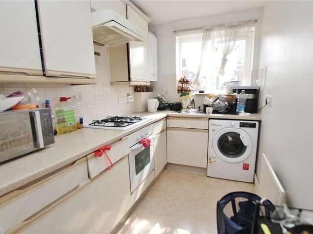 Flat for sale in Woking, Surrey