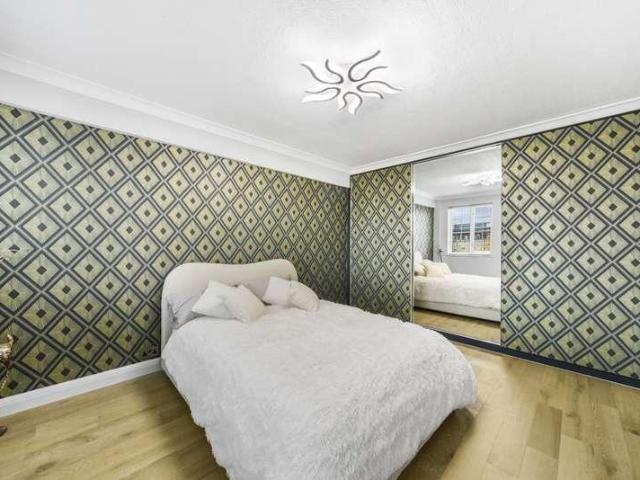 Flat for sale in Hammersmith, Greater London