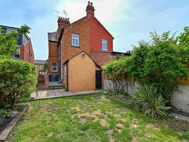 Flat for sale in Reading