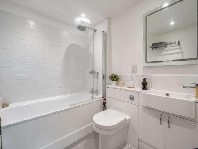 Flat for sale in Dromore, Oxfordshire