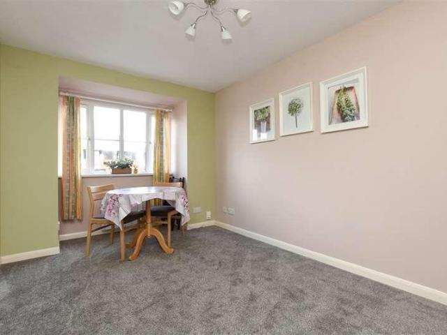 Flat for sale in Red Hill, Surrey