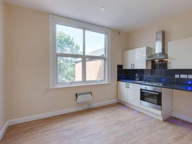 Flat for sale in Kilburn, Greater London